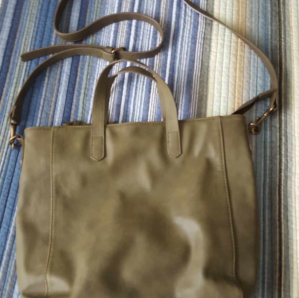Universal Thread olive bag